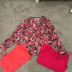 Loft VGUC long sleeve floral top with 2 tank colors